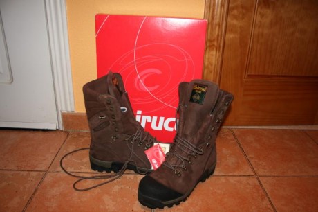 Vendo preciosas botas chiruca, modelo scandinavia 22 de gore tex sin estrenar, como se puede comprovar 01
