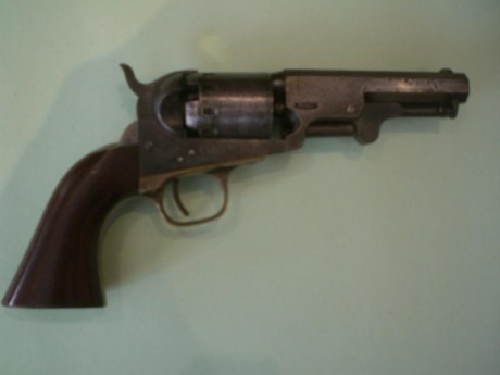 Vendo revólver de avancarga Manhattan de calibre 36 en perfecto funcionamiento. Inscrito en el libro de 01