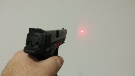 La M&P9 está totalmente nueva como se ve en las fotos. Tiene menos de 500 disparos. La compró un amigo 00