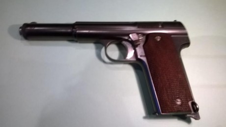 Vendo pistola Astra 400 en perfecto estado de tiro, inscrita en el libro de coleccionista. Calibre 9 mm 01