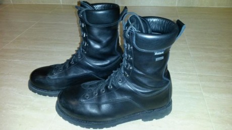 Bestard Army modelo GTX 5403. Número 42. 
Tiene su menbrana de gortex acompañadda de un forro duratherm.
Son 02