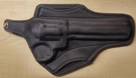 Compro funda para revover de 6" en piel y que cubra el guardamontes. 50