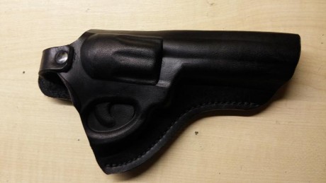 Compro funda para revover de 6" en piel y que cubra el guardamontes. 70