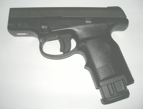 en Austria, es una de las mejores pistolas jamás fabricadas en polímero que cuenta además con una estética 80