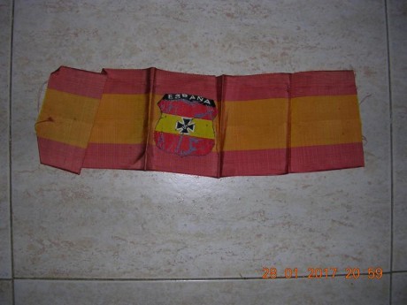 Este si es original, me fue regalado por el hijo de una alto mando de la Divisón Azul, me dijo que no 00