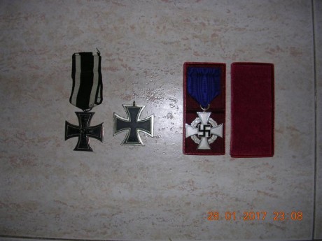 Este si es original, me fue regalado por el hijo de una alto mando de la Divisón Azul, me dijo que no 31