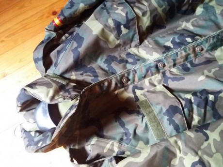 Vendo Chaqueton Boscoso del Ejército de tierra totalmente nuevo. Talla 2.

Precio 25 € portes incluidos 01
