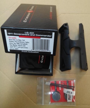 Cacha Crimson Trace Laser rojo válida para revolveres tipo S&W (Ver foto para los modelos validos).
Nueva 01