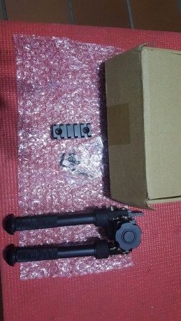 Vendo bipode a estrenar tipo Atlas con base weaver.
Su precio 50 EUR. 00