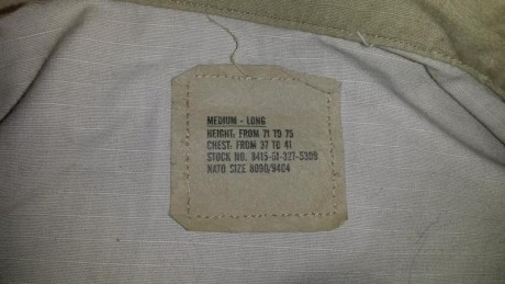 Chaqueta uniforme M65 DESIERTO AMERICANA. TALLA MEDIUN-LONG. De la guerra del Golfo. Para coleccionistas.

Usada 01