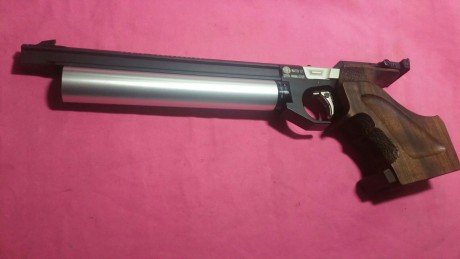   Pistola aire STEYR LP1  
  2- Botellas de origen .
o 3 botellas con la 3º en vigor.
  
  Cacha sin tocar 02