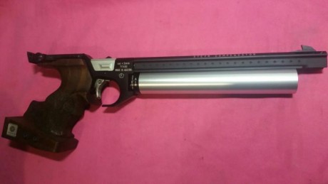   Pistola aire STEYR LP1  
  2- Botellas de origen .
o 3 botellas con la 3º en vigor.
  
  Cacha sin tocar 01