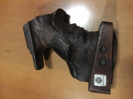 Se vende cachas para arma Steyr Lp10/50, diestra talla M.
El motivo es que soy zurda. precio 90€ gastos 00