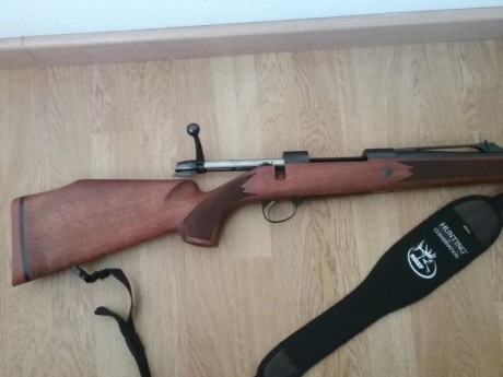 El año pasado, entre papa noel y los reyes me trajeron un rifle, mi primer rifle, un Sako de cerrojo en 31