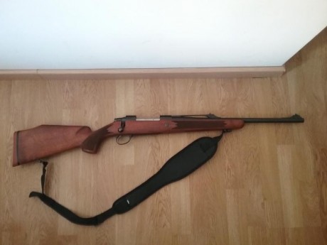El año pasado, entre papa noel y los reyes me trajeron un rifle, mi primer rifle, un Sako de cerrojo en 40