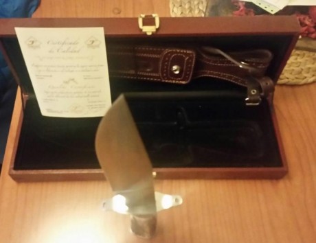 Hola compañeros pongo a la venta este cuchillo del artesano Juan Martínez de Albacete original en su estuche, 10