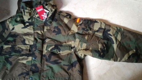 Hola vendo este chaqueton tres cuartos de Infanteria de Marina. Esta nuevo sin estrenar, con sus etiquetas, 00