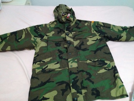 Hola vendo este chaqueton tres cuartos de Infanteria de Marina. Esta nuevo sin estrenar, con sus etiquetas, 31
