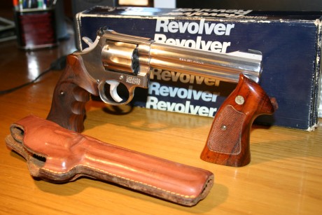 Hola compañeros!! Estoy interesado en comprar uno de estos 2 revolveres en 357/38 de 4" en inox.
Me 61