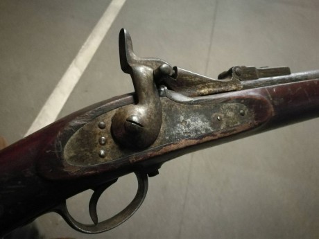 Hola a todos.

Os muestro las fotos de lo que creo es un fusil español Berdan 1867 en calibre 14,5x67R 02