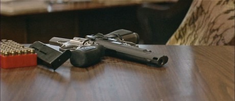 Compañeros,

En vista de las ganas de algunos (Elcafe, Wilcow, Vrakk, etc) por adivinar armas de películas 00