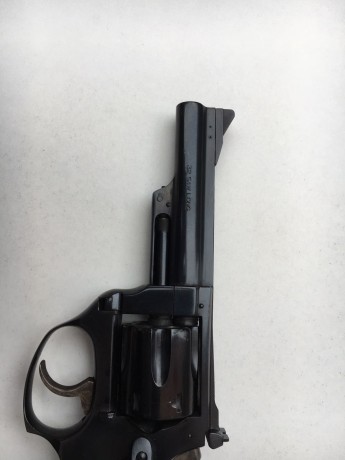 Hola a todos:
Un amino me ha pedido que le ponga a la venta un revólver Astra cal.32
El arma se encuentra 121