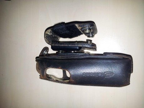 Vendo funda para emisora walkie talkie.
Se puede llevar en horizontal, vertical o soltarla del cinto girandola.
Precio 02