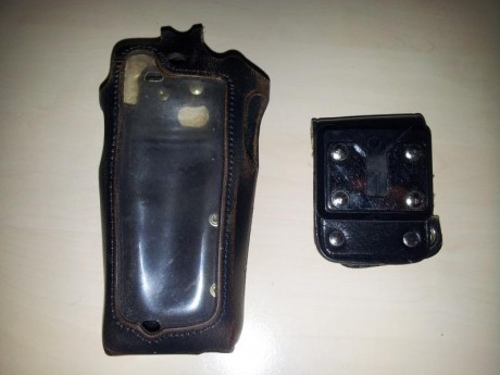 Vendo funda para emisora walkie talkie.
Se puede llevar en horizontal, vertical o soltarla del cinto girandola.
Precio 01