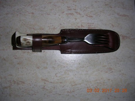 Vendo Cuchillo y Tenedor Argentinos marca Libertad, sin estrenar, encabados en madera y ciervo, funda 00