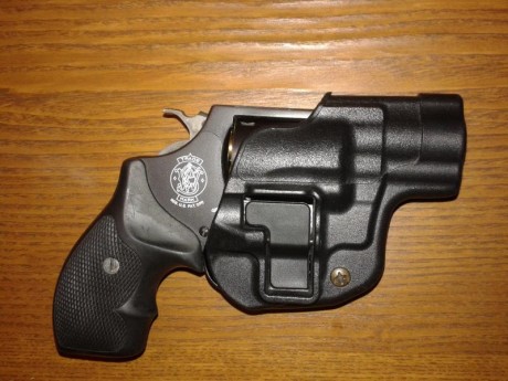 Se vende revolver dos pulgadas Sw modelo Airweight de aluminio de solo 490 gr con los 5 cartuchos incluidos. 02