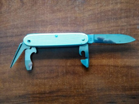 Hola a todos, pongo a la venta las siguientes navajas soldiers.

(VENDIDA) Wenger soldier de 1985, prácticamente 01