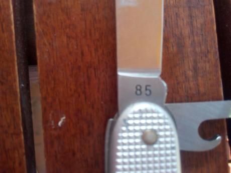 Hola a todos, pongo a la venta las siguientes navajas soldiers.

(VENDIDA) Wenger soldier de 1985, prácticamente 12