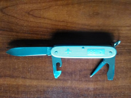 Hola a todos, pongo a la venta las siguientes navajas soldiers.

(VENDIDA) Wenger soldier de 1985, prácticamente 10