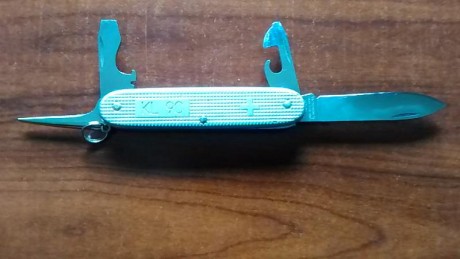 Hola a todos, pongo a la venta las siguientes navajas soldiers.

(VENDIDA) Wenger soldier de 1985, prácticamente 21