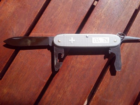 Hola a todos, pongo a la venta las siguientes navajas soldiers.

(VENDIDA) Wenger soldier de 1985, prácticamente 20