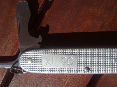 Hola a todos, pongo a la venta las siguientes navajas soldiers.

(VENDIDA) Wenger soldier de 1985, prácticamente 30