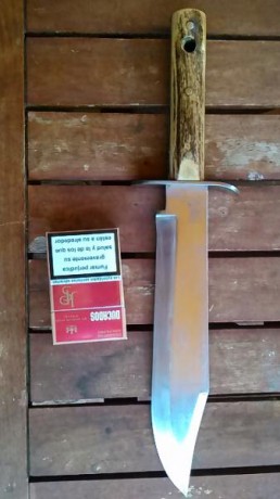 Vendo cuchillo muela bowie de los años 70/80.
Puede tratarse de una reedición hecha en los años 80, de 02