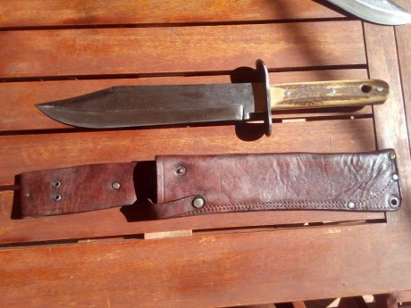 Vendo cuchillo muela bowie de los años 70/80.
Puede tratarse de una reedición hecha en los años 80, de 01