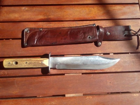 Vendo cuchillo muela bowie de los años 70/80.
Puede tratarse de una reedición hecha en los años 80, de 00