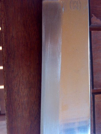 Vendo cuchillo muela bowie de los años 70/80.
Puede tratarse de una reedición hecha en los años 80, de 11