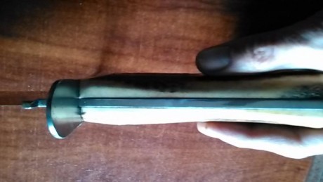 Vendo cuchillo muela bowie de los años 70/80.
Puede tratarse de una reedición hecha en los años 80, de 10