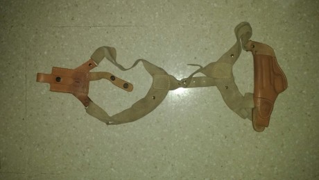 Vendo funda sobaquera de piel para star 28 pk con porta cargador. En perfectas condiciones. Teléfono de 01
