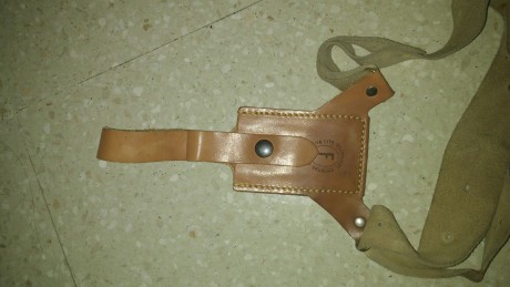 Vendo funda sobaquera de piel para star 28 pk con porta cargador. En perfectas condiciones. Teléfono de 00