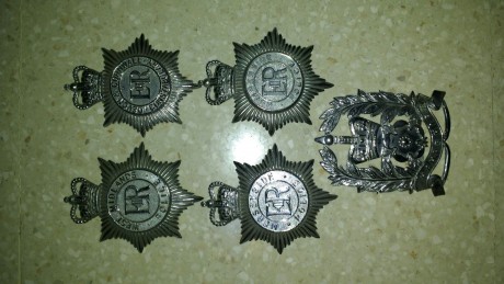 Vendo varias placas de policia britanicas. Precio 40 euros todas mas envío. Tambien vendo por separado. 02