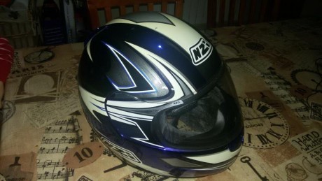 Cambio Casco NZI muy cuidado, casi sin ralladuras y en perfecto estado por el interior. Por bípode para 02