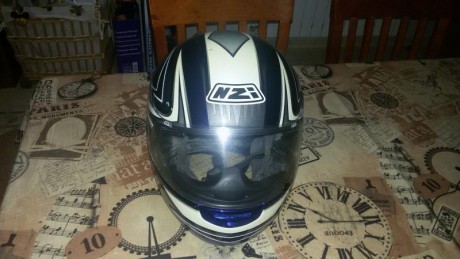Cambio Casco NZI muy cuidado, casi sin ralladuras y en perfecto estado por el interior. Por bípode para 01