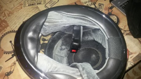 Cambio Casco NZI muy cuidado, casi sin ralladuras y en perfecto estado por el interior. Por bípode para 00