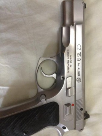 hola vendo una cz inxo 9mm con el carro 22mm esta nueva no tiene 3000 tiros 700e numero 659356019 antonio 02