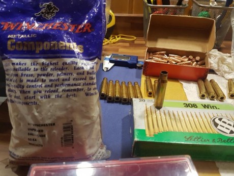 Vendo el siguiente lote de recarga:

DIES LEE 307/308 Winchester  3 dies
Vainas 307 Winchester NUEVAS 01