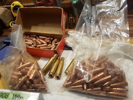 Vendo el siguiente lote de recarga:

DIES LEE 307/308 Winchester  3 dies
Vainas 307 Winchester NUEVAS 00